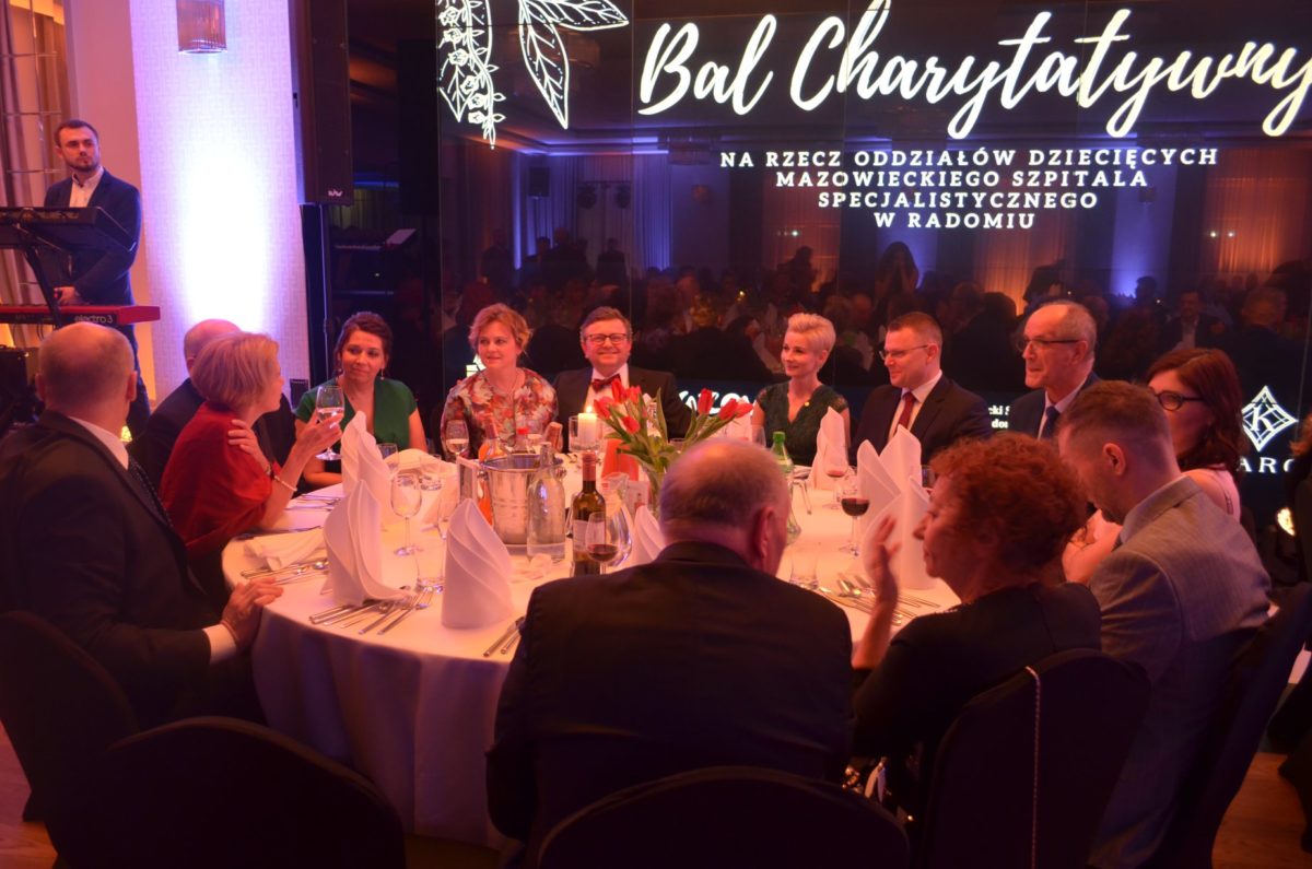Bal-Charytatywny-1200x795.jpg